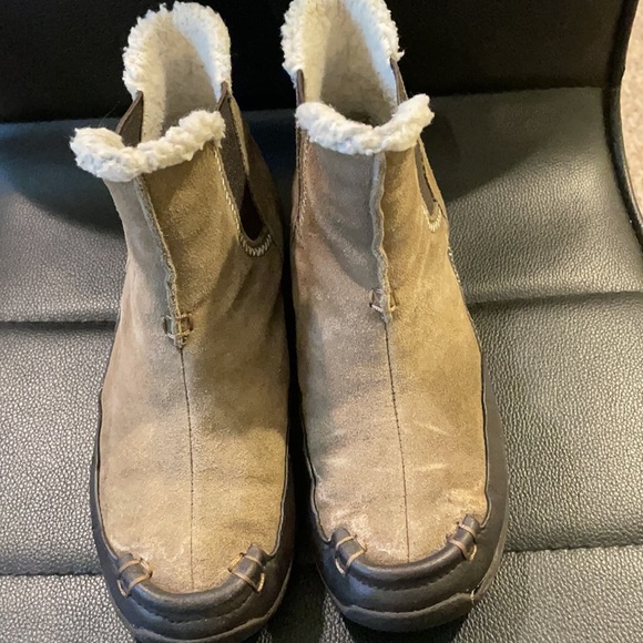 Women’s Lands End Cold Weather Shearling Boot - Picture 1 of 7